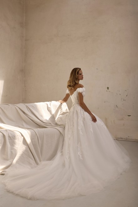 https://www.sposa-lia.com/images/stories/virtuemart/product/per-in white-020-bianca-03.jpg